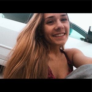 Meet your Posher, Caitlin